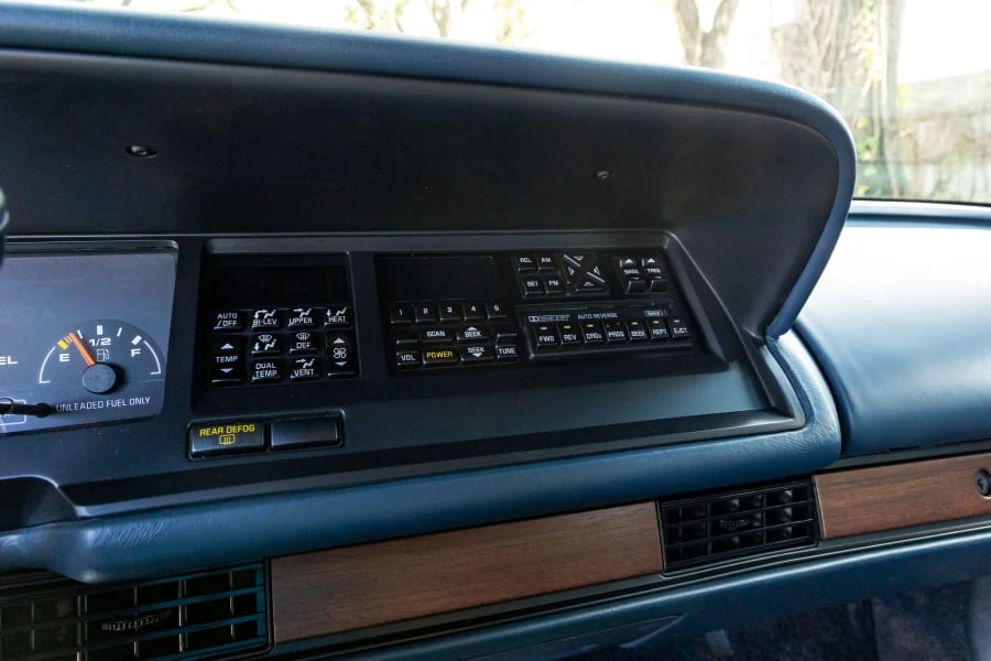 1993 Oldsmobile 98 - Image 26 of 30