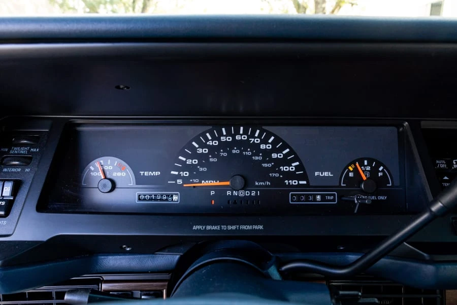1993 Oldsmobile 98 - Image 25 of 30