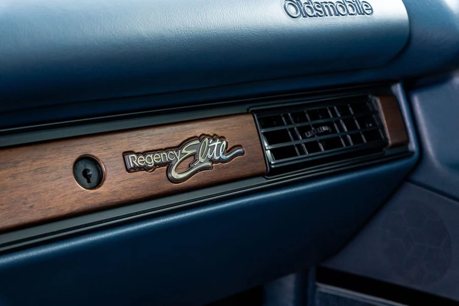 1993 Oldsmobile 98 - Image 27 of 30