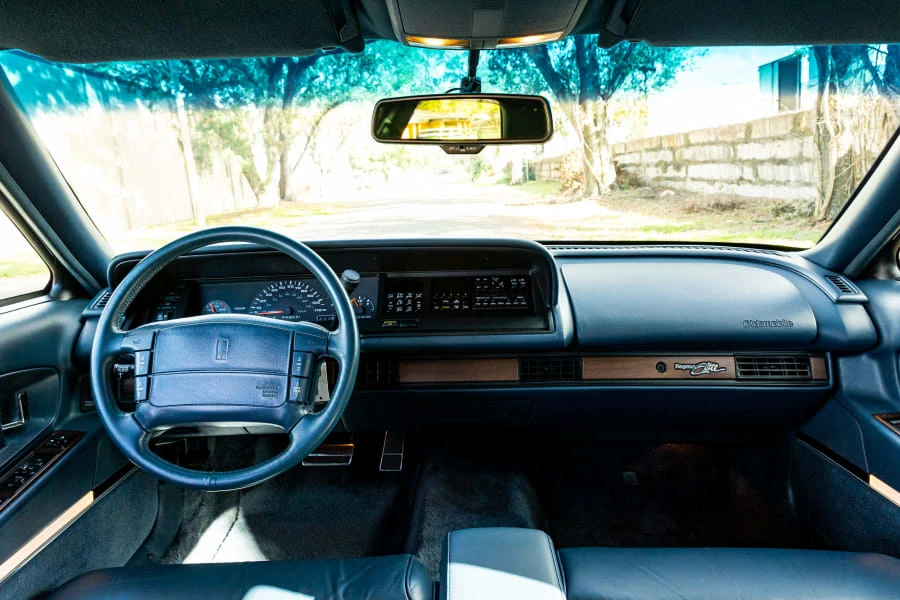 1993 Oldsmobile 98 - Image 24 of 30