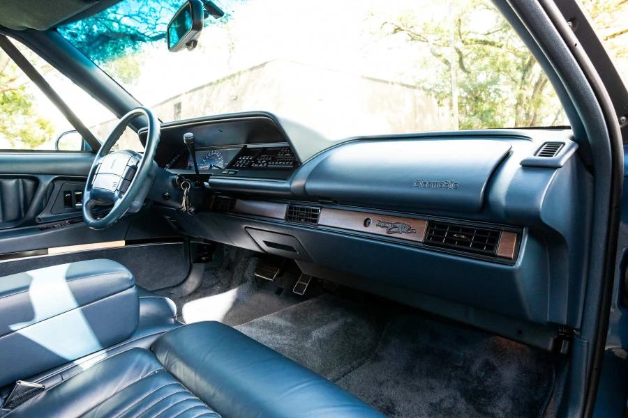 1993 Oldsmobile 98 - Image 6 of 30