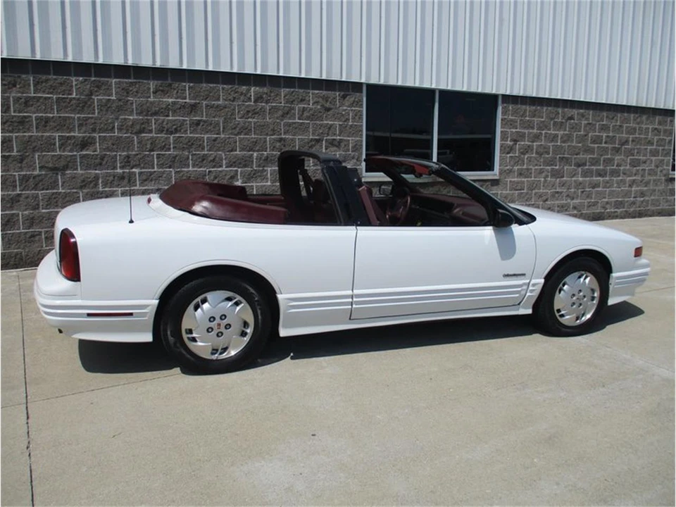 1993 Oldsmobile Cutlass Ciera - Image 11 of 31