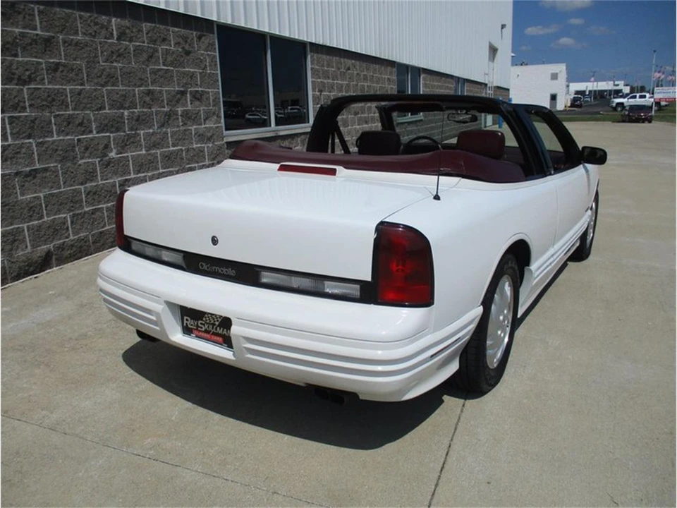 1993 Oldsmobile Cutlass Ciera - Image 13 of 31