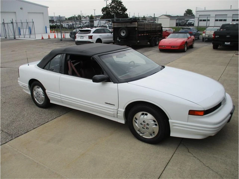 1993 Oldsmobile Cutlass Ciera - Image 2 of 31
