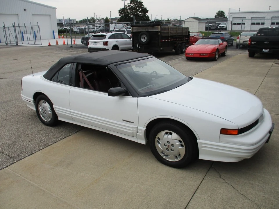 1993 Oldsmobile Cutlass Ciera - Image 2 of 9