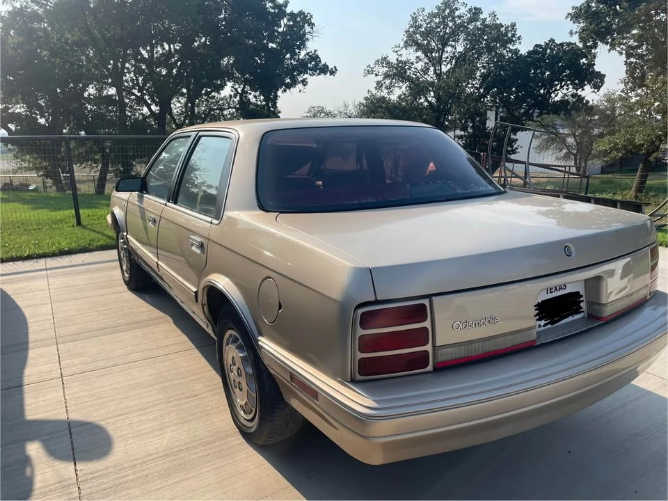 1993 Oldsmobile Cutlass Ciera - Image 2 of 3
