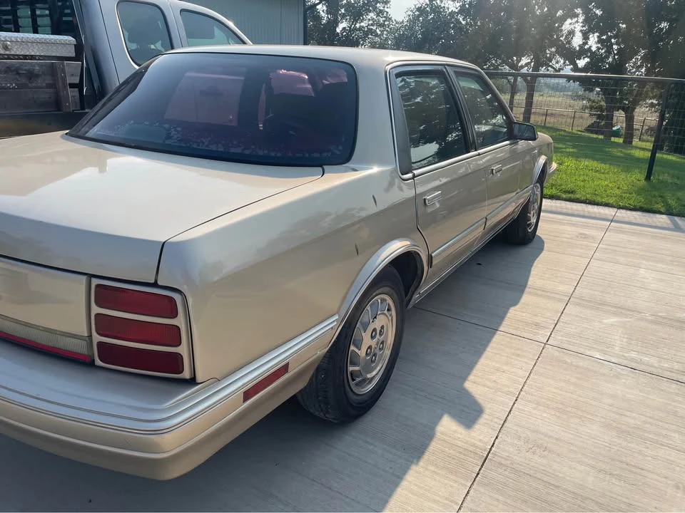 1993 Oldsmobile Cutlass Ciera - Image 3 of 3
