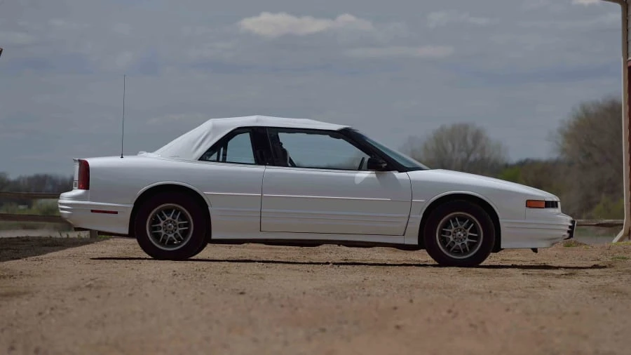 1993 Oldsmobile Cutlass Ciera - Image 2 of 12