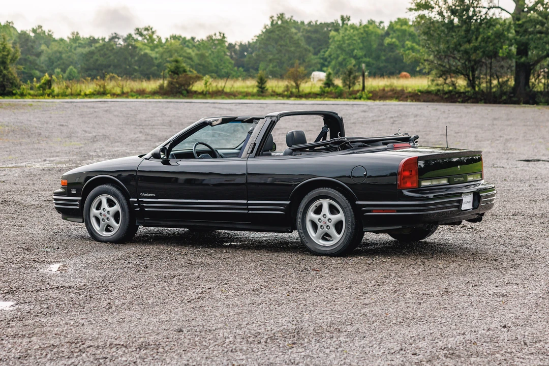 1993 Oldsmobile Cutlass Supreme - Image 13 of 31