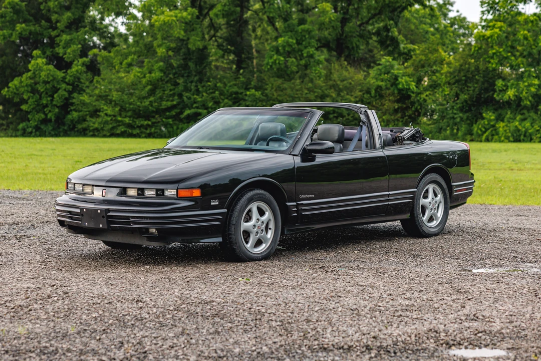 1993 Oldsmobile Cutlass Supreme - Image 2 of 31