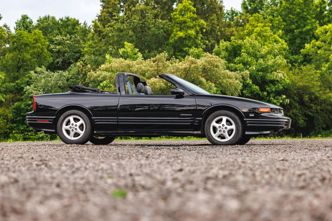 1993 Oldsmobile Cutlass Supreme - Image 8 of 31