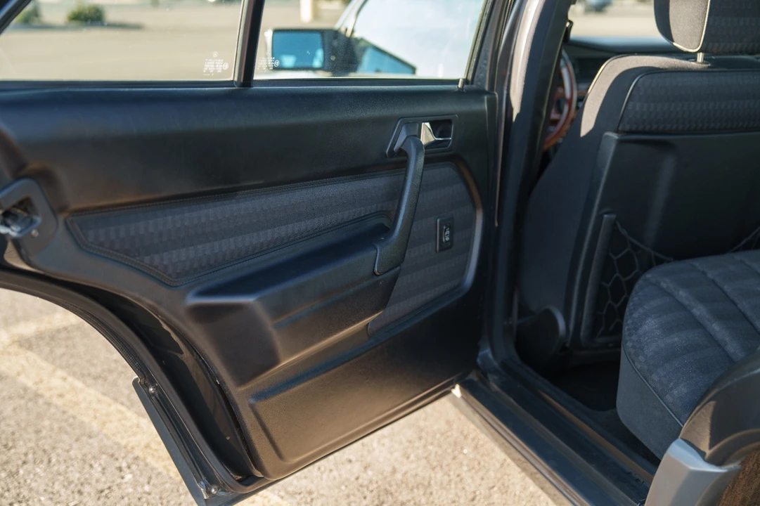 1993 Mercedes-Benz 190E - Image 15 of 21