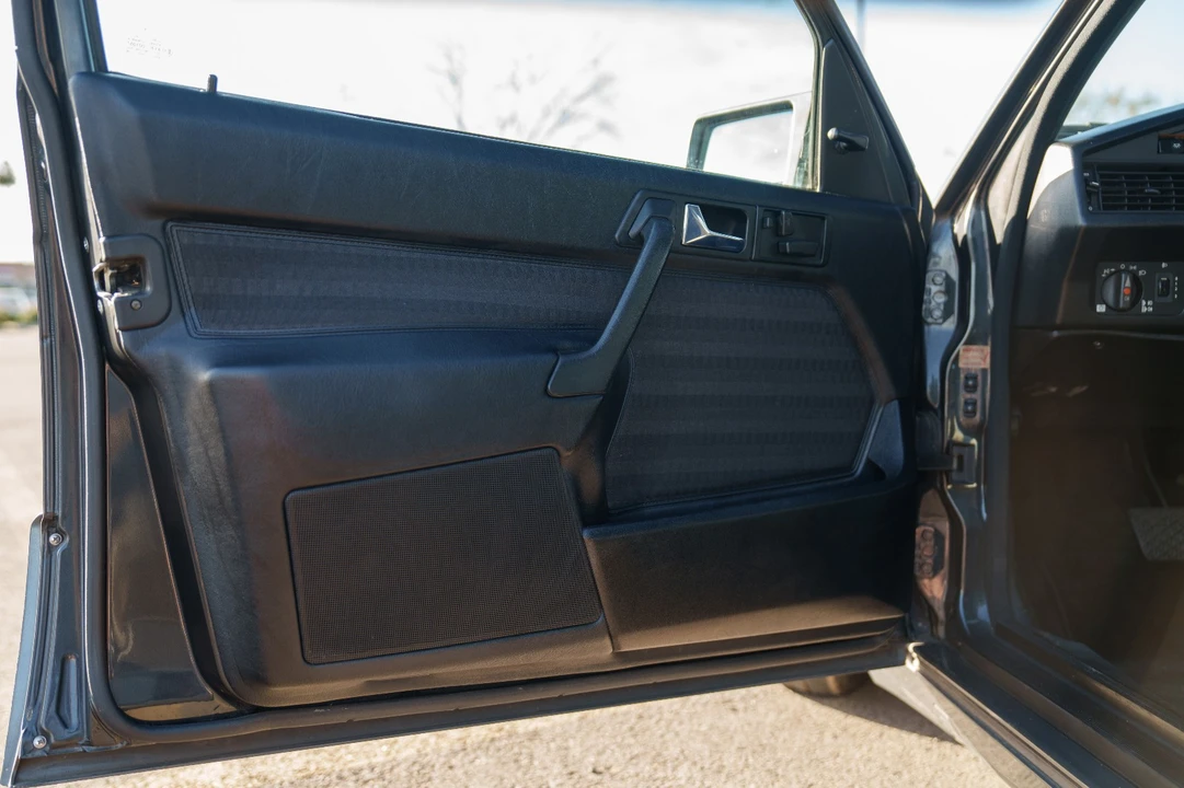 1993 Mercedes-Benz 190E - Image 16 of 21