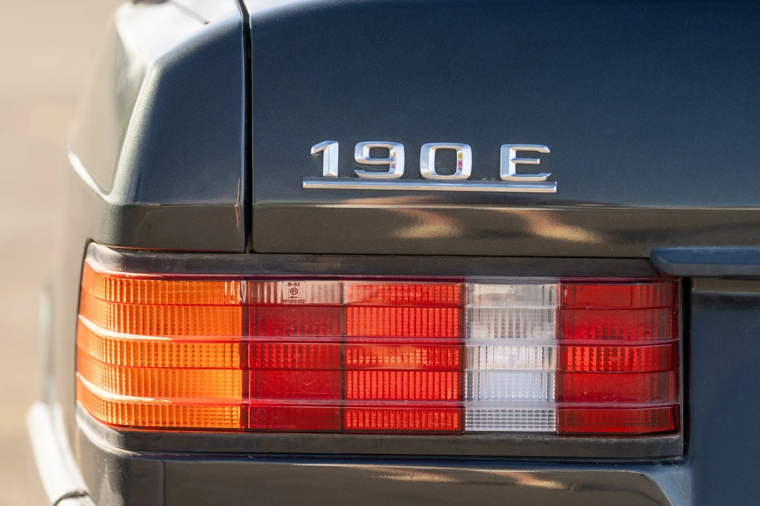 1993 Mercedes-Benz 190E - Image 11 of 21
