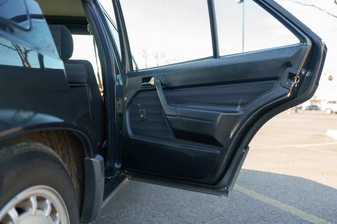 1993 Mercedes-Benz 190E - Image 14 of 21