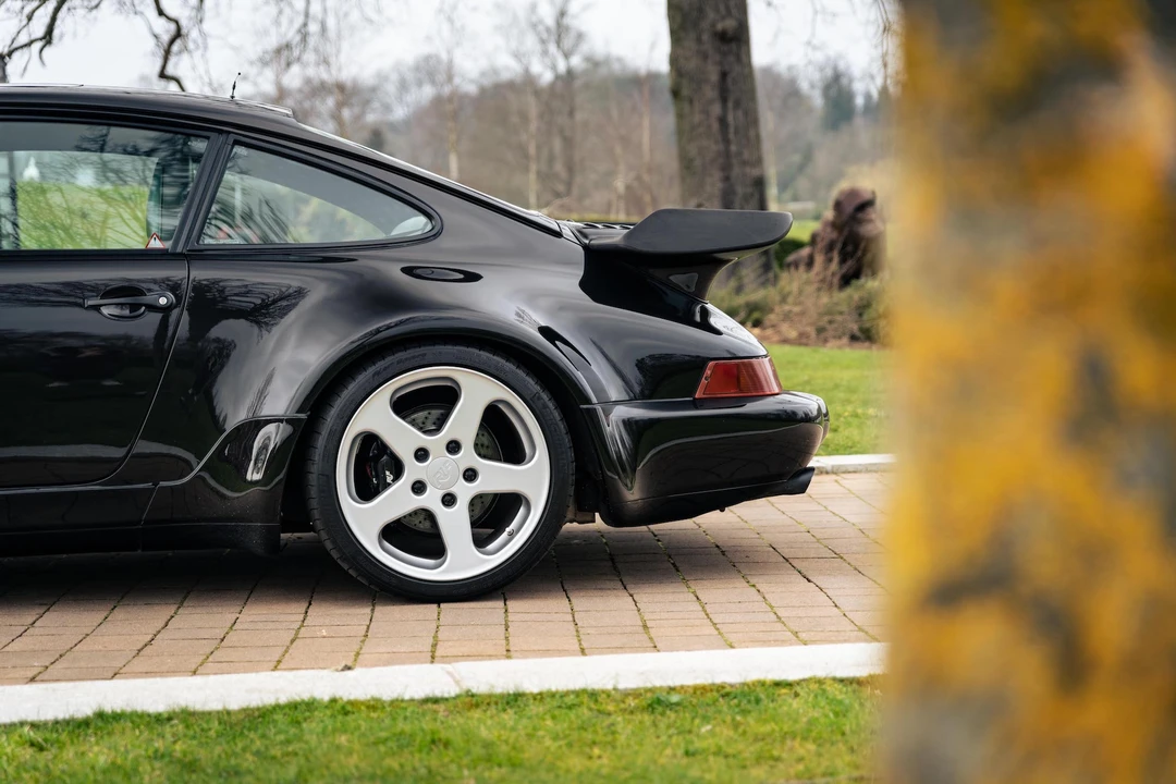 1993 Porsche 964 Carrera 4 - Image 29 of 31