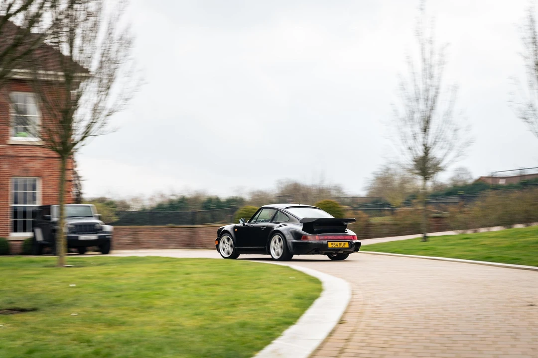 1993 Porsche 964 Carrera 4 - Image 27 of 31