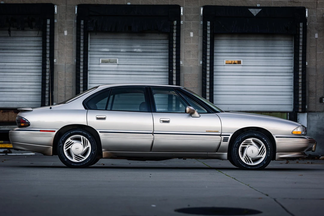 1993 Pontiac Bonneville 5th+ Gen - Image 3 of 31