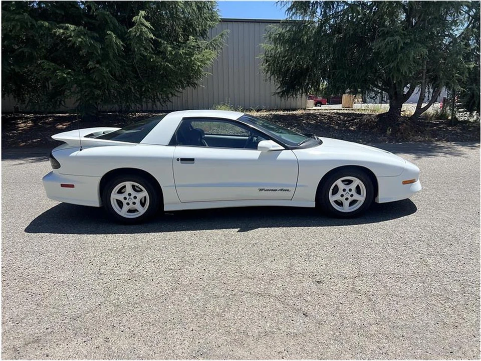 1993 Pontiac Firebird 4th Gen - Image 4 of 31
