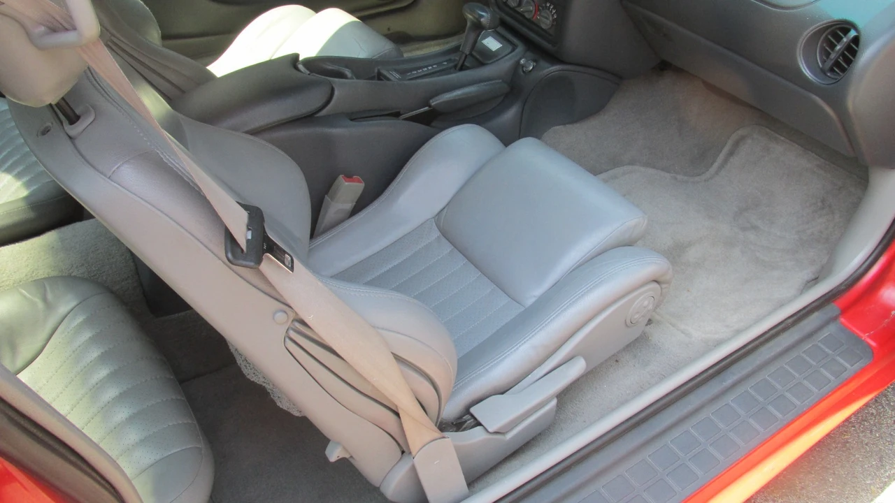 1993 Pontiac Firebird Formula 4th Gen - Image 15 of 31