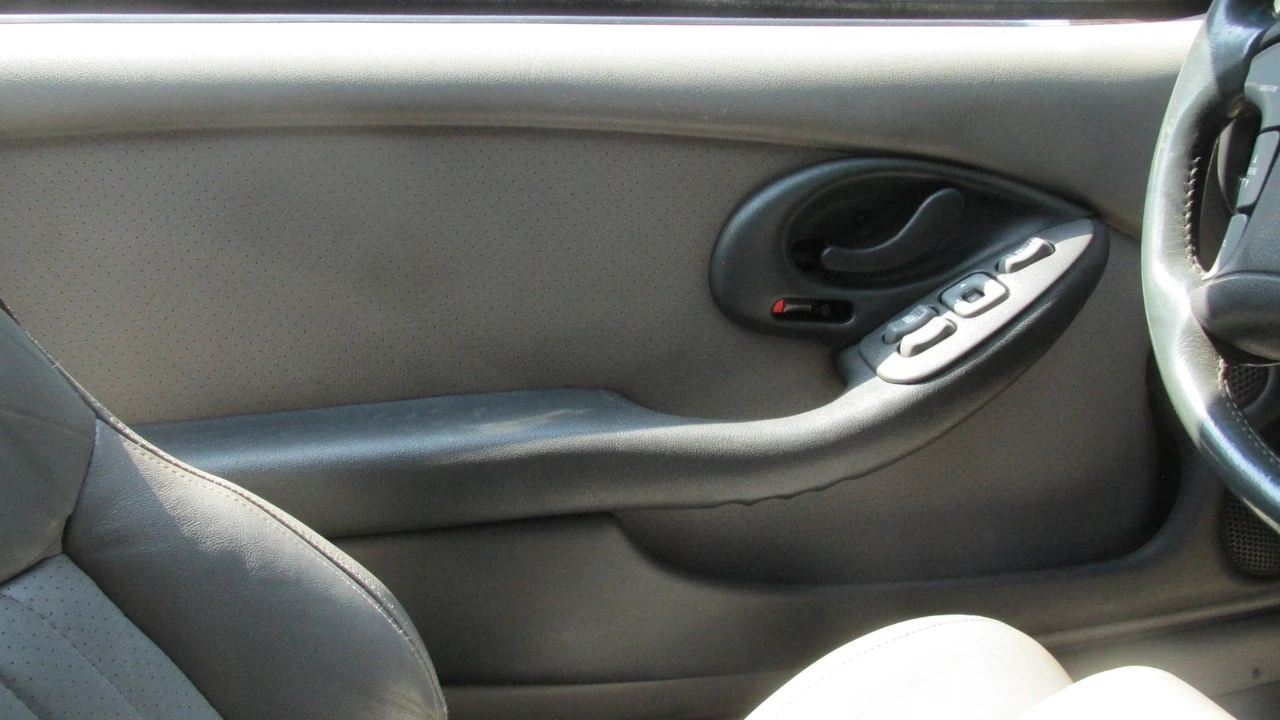 1993 Pontiac Firebird Formula 4th Gen - Image 20 of 31