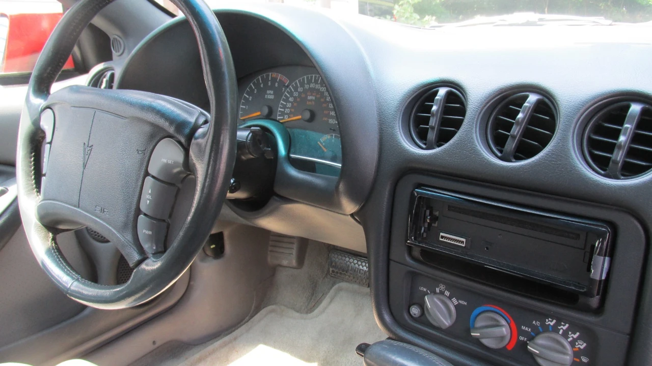 1993 Pontiac Firebird Formula 4th Gen - Image 18 of 31