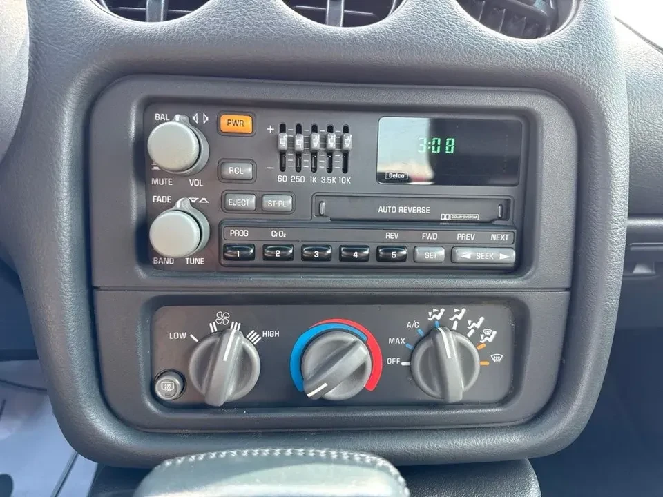 1993 Pontiac Firebird Formula 4th Gen - Image 17 of 18