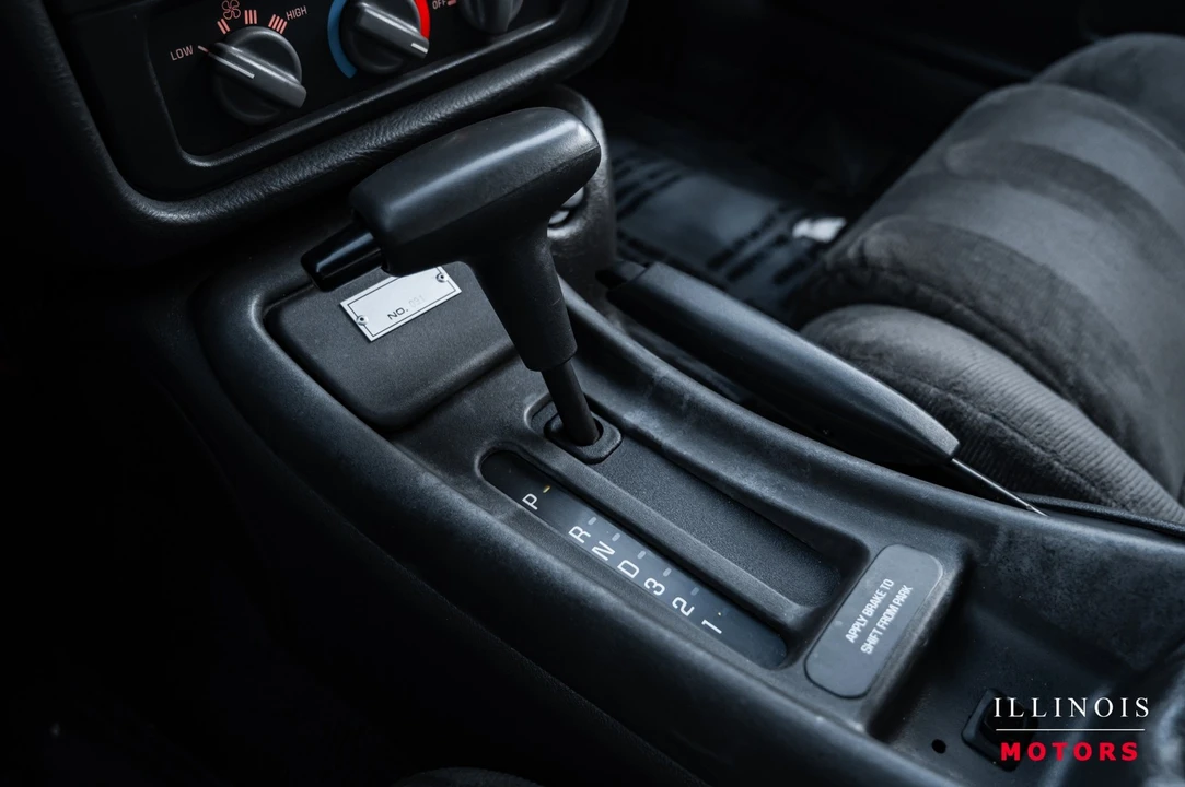 1993 Pontiac Firebird Formula 4th Gen - Image 25 of 31