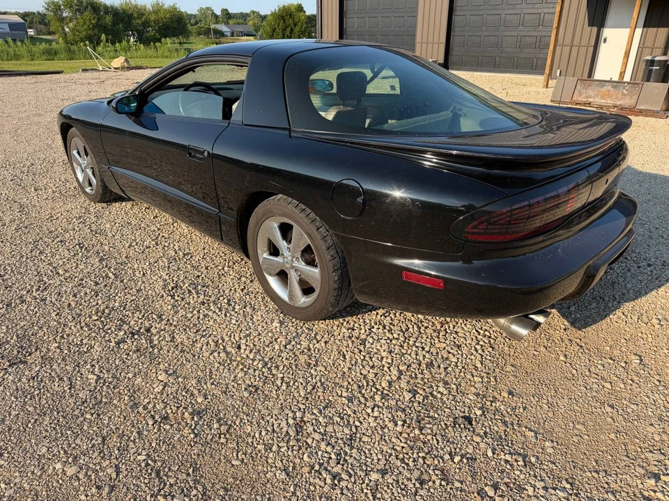1993 Pontiac Firebird Formula 4th Gen - Image 15 of 16