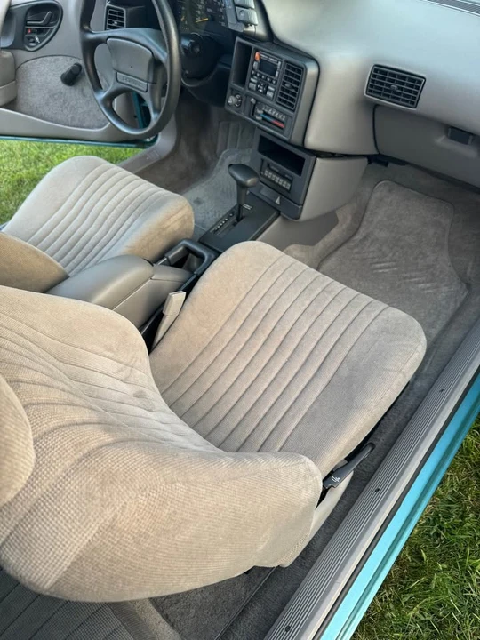 1993 Pontiac Sunbird - Image 5 of 13