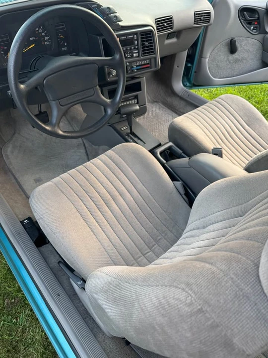 1993 Pontiac Sunbird - Image 4 of 13