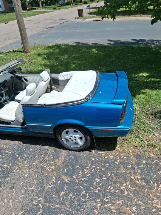 1993 Pontiac Sunbird - Image 3 of 11