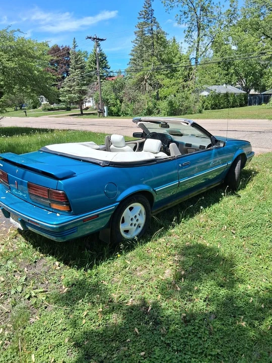 1993 Pontiac Sunbird - Image 2 of 11