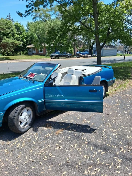 1993 Pontiac Sunbird - Image 7 of 11