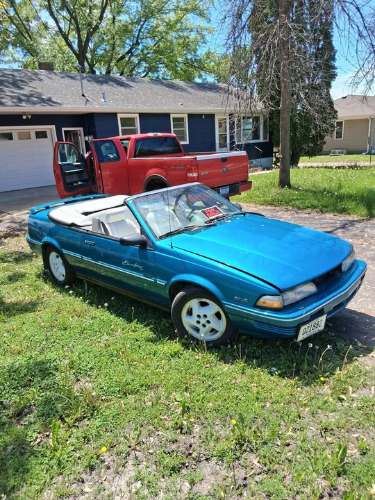1993 Pontiac Sunbird - Image 9 of 11