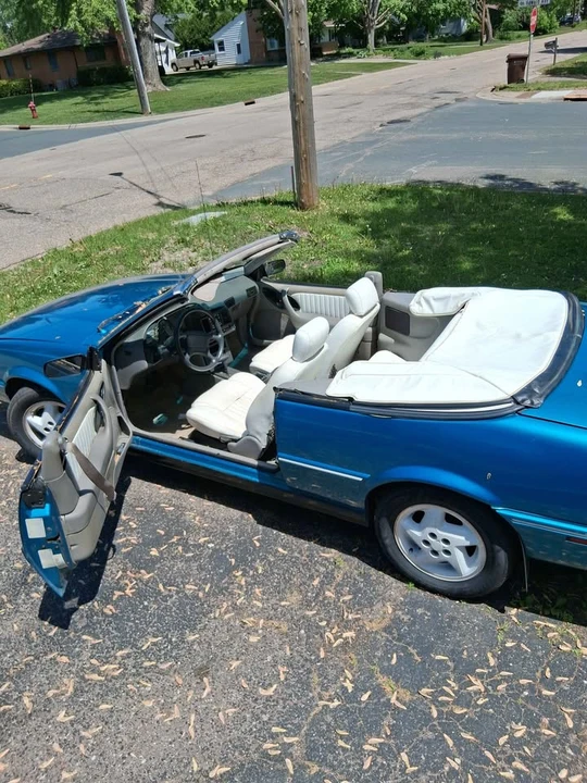 1993 Pontiac Sunbird - Image 6 of 11