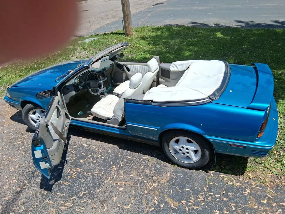 1993 Pontiac Sunbird - Image 4 of 11
