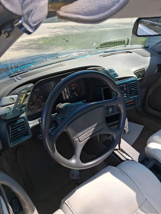 1993 Pontiac Sunbird - Image 10 of 11