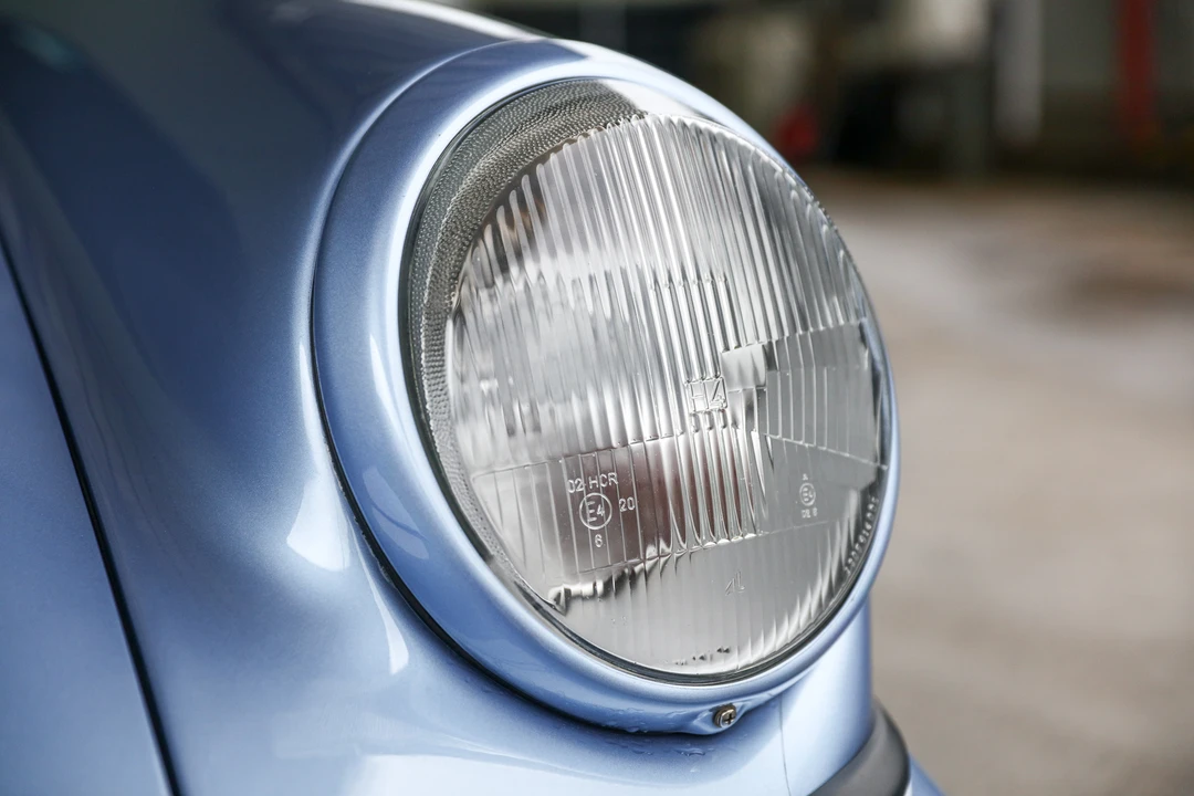 1993 Porsche 964 Carrera 4 - Image 10 of 31