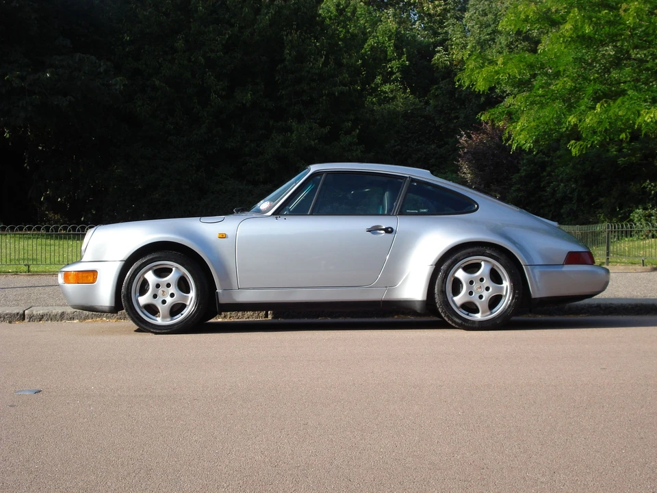 1993 Porsche 964 Carrera 4 - Image 7 of 11
