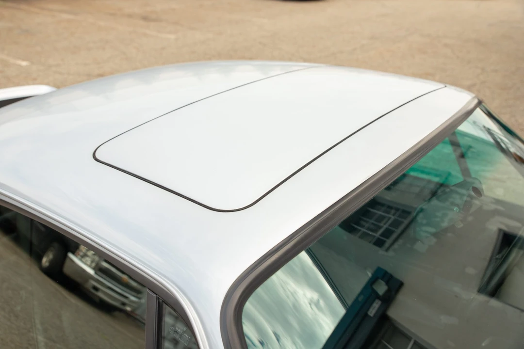 1993 Porsche 964 Carrera 4 - Image 26 of 31