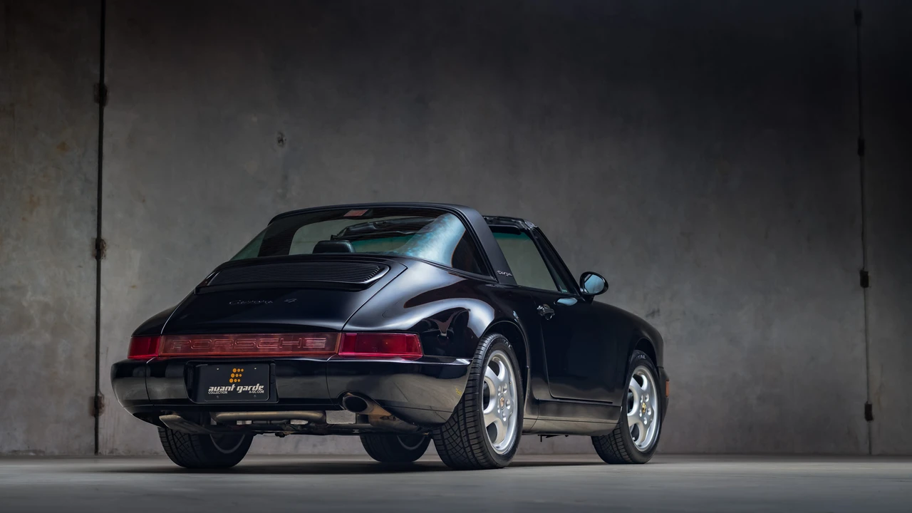 1993 Porsche 964 Carrera 4 - Image 13 of 31