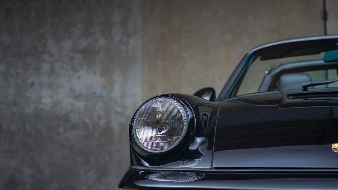 1993 Porsche 964 Carrera 4 - Image 28 of 31