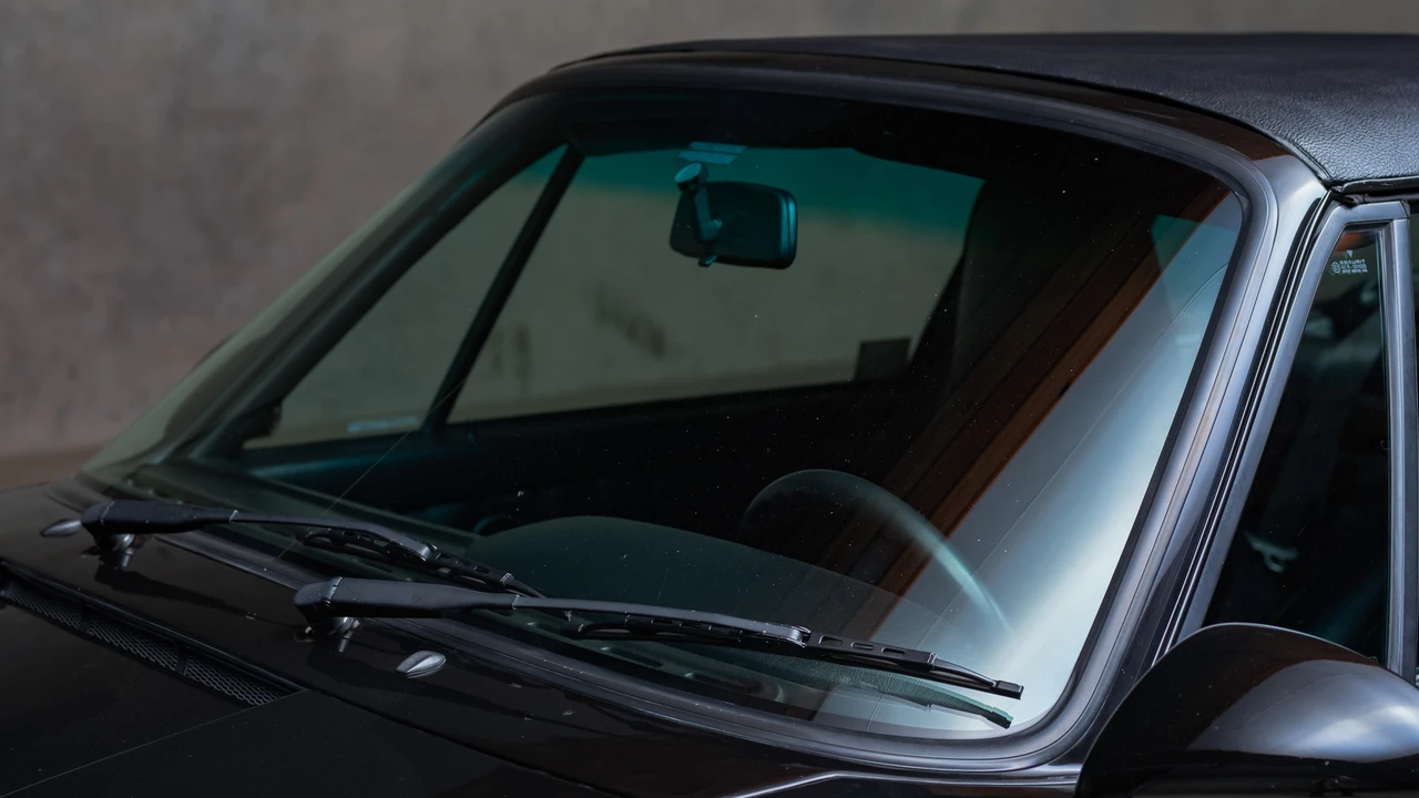 1993 Porsche 964 Carrera 4 - Image 26 of 31