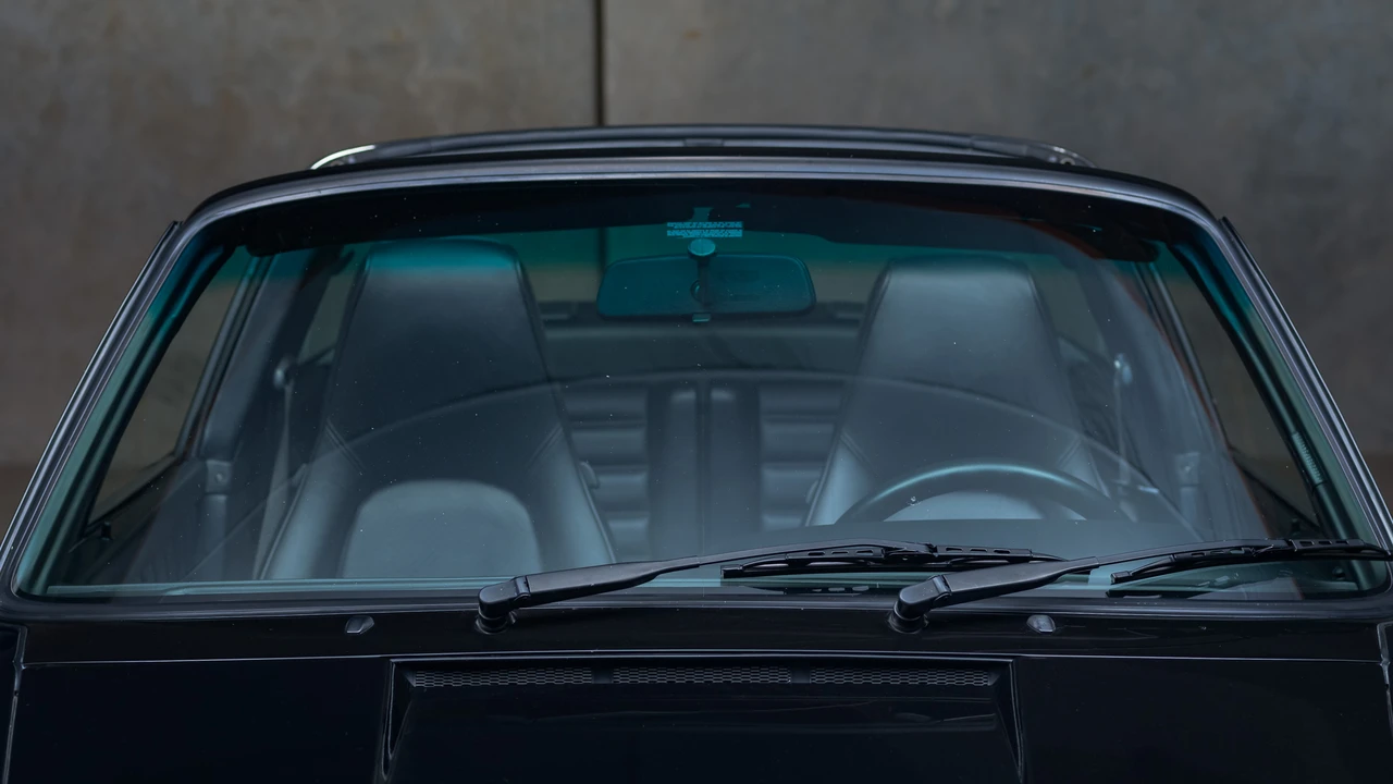 1993 Porsche 964 Carrera 4 - Image 25 of 31