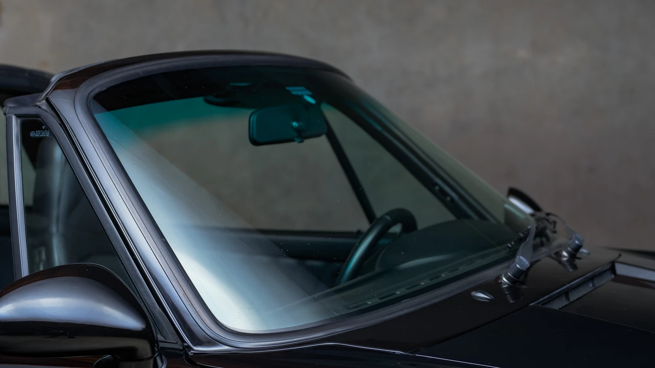 1993 Porsche 964 Carrera 4 - Image 27 of 31