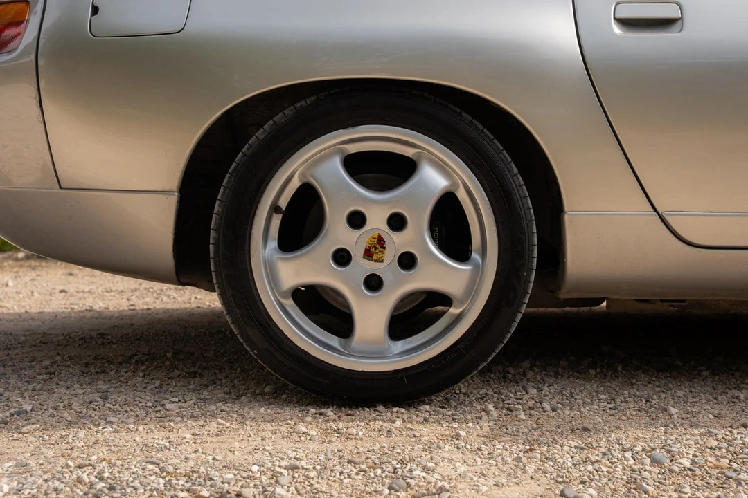 1993 Porsche 928 GTS - Image 13 of 31
