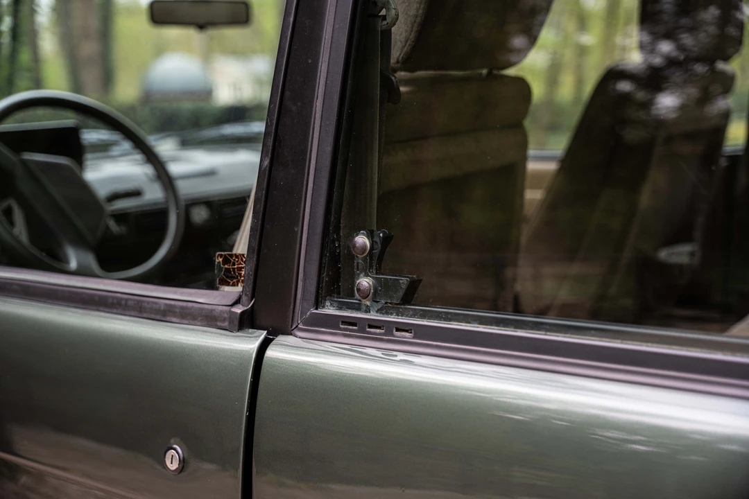 1993 Land Rover Range Rover Classic - Image 15 of 31