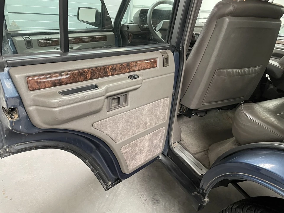 1993 Land Rover Range Rover Classic - Image 15 of 30