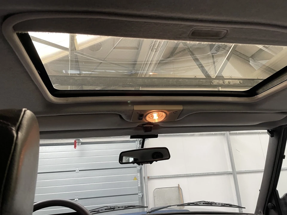 1993 Land Rover Range Rover Classic - Image 18 of 30